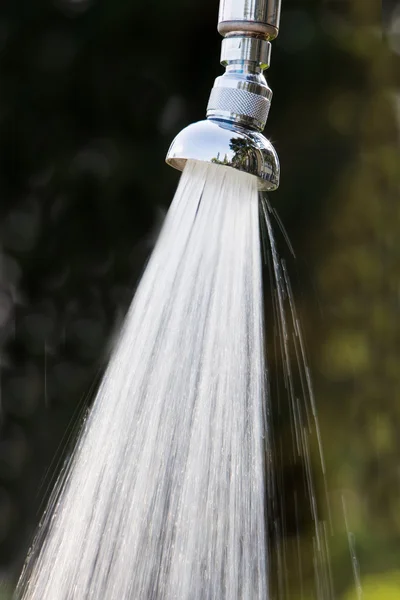 Gerenda-ból egy szabadtéri zuhany — Stock Fotó
