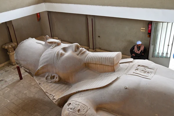 Египет, Мемфис, статуя Рамзеса II — стоковое фото