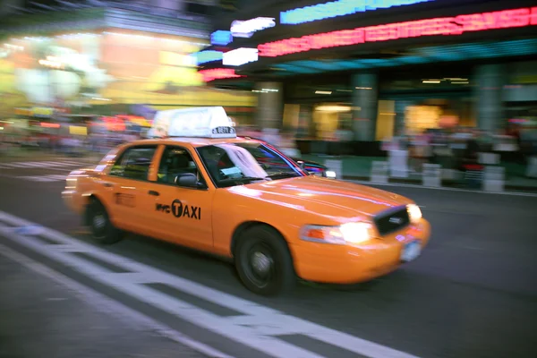 Taxi in movimento — Foto Stock