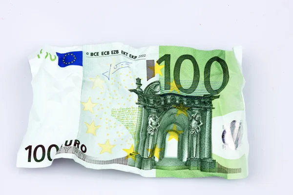 Zerknüllte Banknote in hundert Euro — Stockfoto