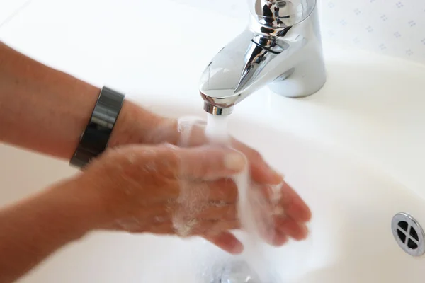 Πλύσιμο στο χέρι — Φωτογραφία Αρχείου