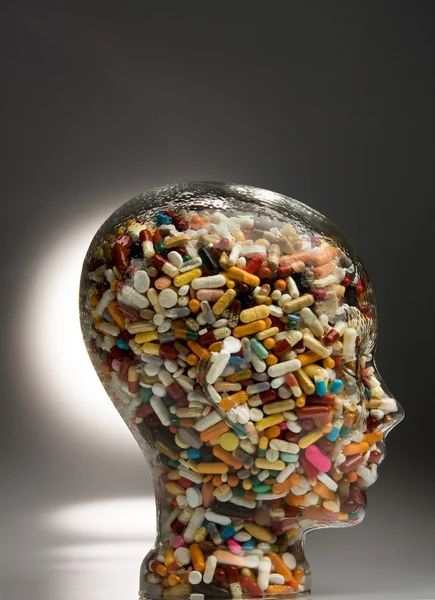 Лекарства и таблетки для лечения болезней — стоковое фото