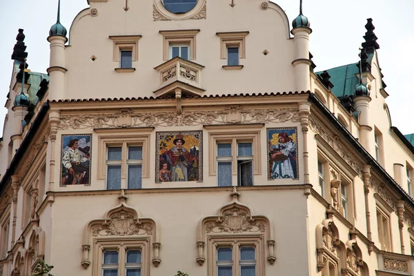Praga, casas maravilhosamente renovadas no velho reboque — Fotografia de Stock