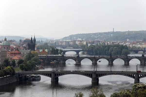 プラハのヴルタヴァ川に架かる橋 — ストック写真