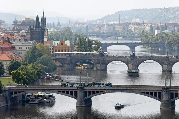 Prag 'daki Vltava Nehri üzerindeki köprüler — Stok fotoğraf