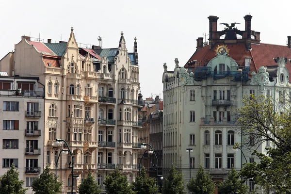 Πράγα, όμορφα ανακαινισμένα σπίτια ν το παλιό έλκει — Φωτογραφία Αρχείου
