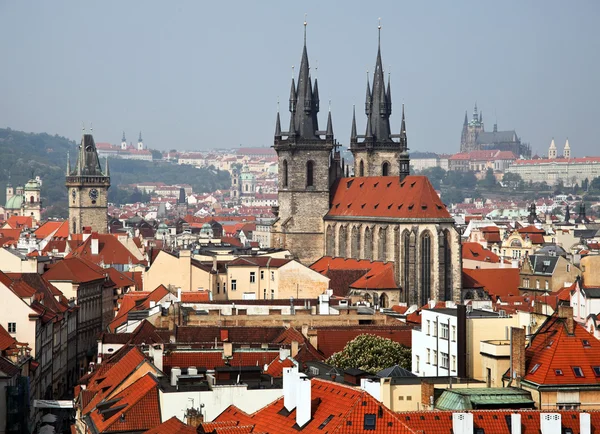 Prague, vue sur la ville et les towe poudreux — Photo