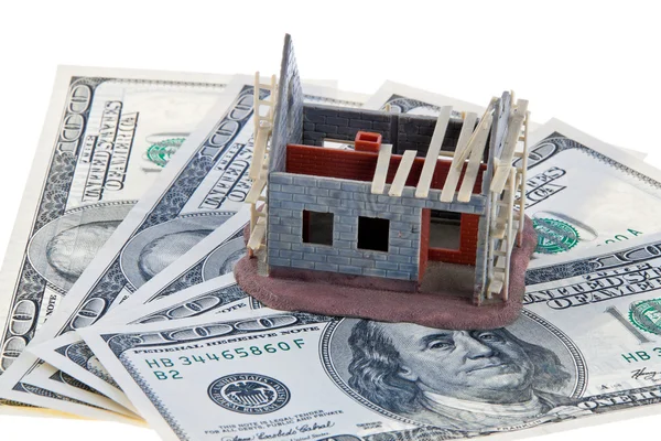 A casa de Carcass. financiación con billetes de dólar — Foto de Stock
