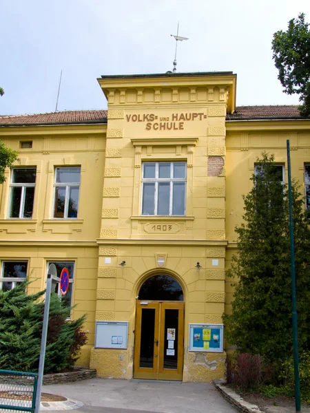 Escuela primaria y secundaria austríacas — Foto de Stock