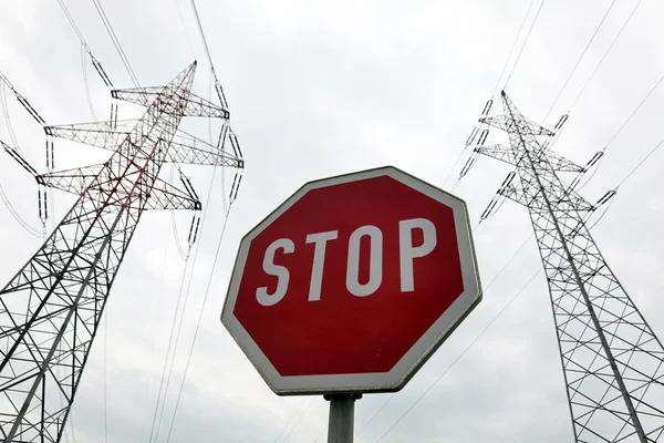 Pilão de eletricidade de uma linha elétrica de poder — Fotografia de Stock
