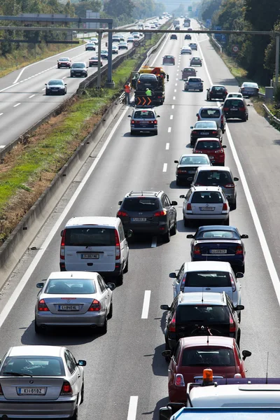 高速道路上の車を道路の交通渋滞 — ストック写真