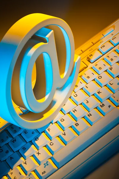 E-mail i komputer znaków na klawiaturze. — Zdjęcie stockowe