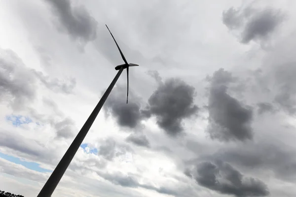 Wind turbine in a wind park for energy alternative — Stock Photo, Image