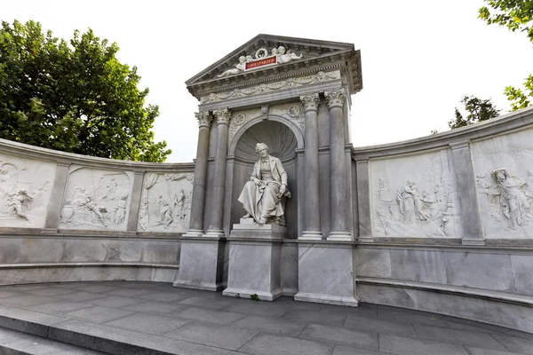 Monumento ao poeta Franz Grillparzer em Viena — Fotografia de Stock