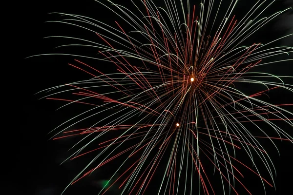 Fogos de artifício na véspera de Ano Novo e Ano Novo — Fotografia de Stock