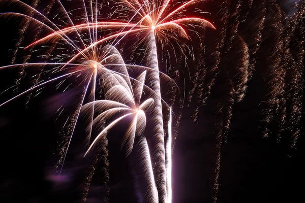 Fogos de artifício na véspera de Ano Novo e Ano Novo — Fotografia de Stock