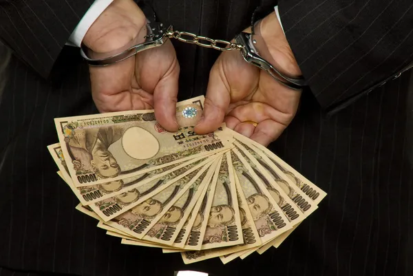 Менеджер с банкнотами японской иены — стоковое фото