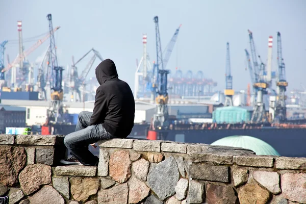 Desempleado en el puerto de Hamburgo en Alemania — Foto de Stock
