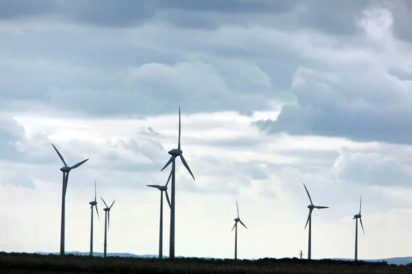 Turbin wiatrowych w parku wiatrowego na energii alternatywne — Zdjęcie stockowe