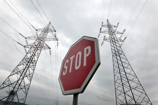 Pilão de eletricidade de uma linha elétrica de poder — Fotografia de Stock