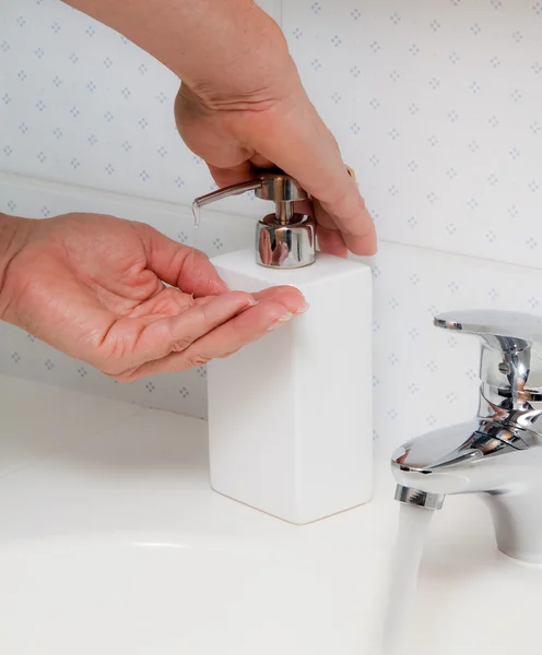 Вымой руки. новая защита от свиного гриппа — стоковое фото