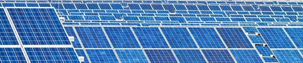 Energia solare alternativa. impianto di energia solare — Foto Stock
