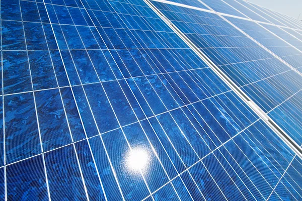 Alternativní solární energie. solární elektrárna — Stock fotografie