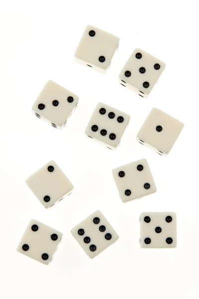 Cubo de um jogo sobre um fundo branco . — Fotografia de Stock