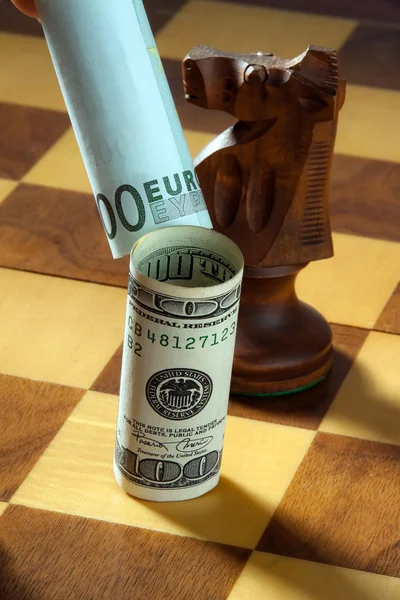 Chess with dollar and euro bill. dollar depreciati — Stock Photo, Image