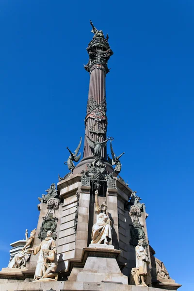 西班牙- -巴塞罗纳- -一座巨像的纪念碑 — 图库照片