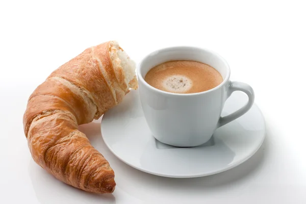 크루아상, 페이스 트리 및 휴식을 위한 컵에 커피 — 스톡 사진