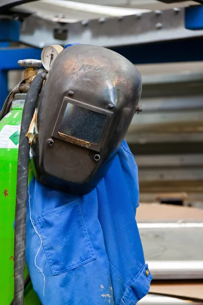 Schutzkleidung eines Schweißers in der Metallindustrie — Stockfoto