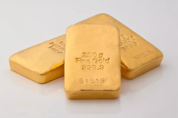 Investment in real gold than gold bullion and gold — Stock Photo, Image