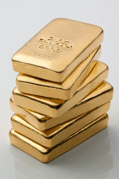 Inversión en oro real que lingotes de oro y oro —  Fotos de Stock