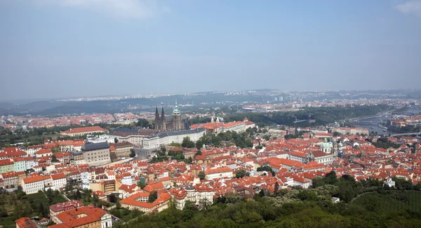 Prague, vue sur la ville depuis la tour de guet de Petrin — Photo