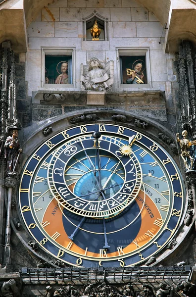 Astronomisch uurwerk van Praag op oude stadhuis — Stockfoto