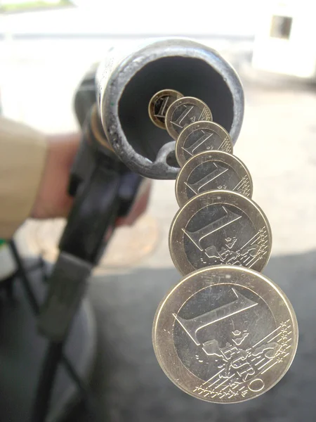 Gas nozzle pouring money — Stock Photo, Image