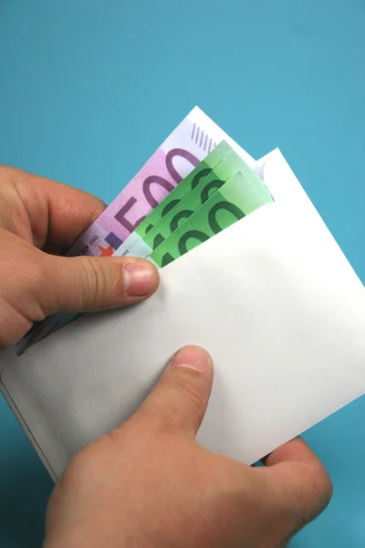 Man put euros bills on the envelope — Stock Photo, Image