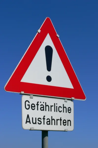 Road warning sign with an exclamation point — Stock Photo, Image
