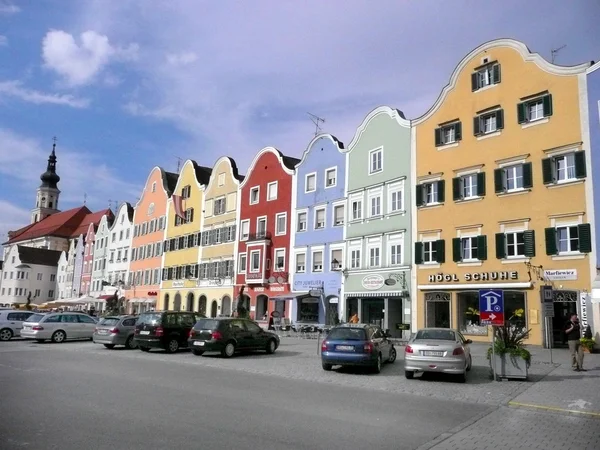 Χρωματιστά σπίτια στην παλιά πόλη — Φωτογραφία Αρχείου