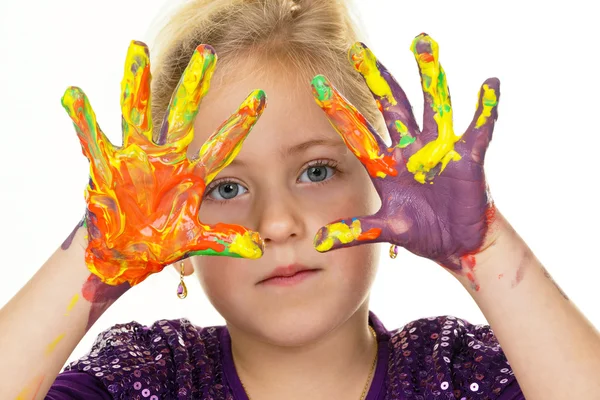 Дитина з фарбами для пальців — стокове фото