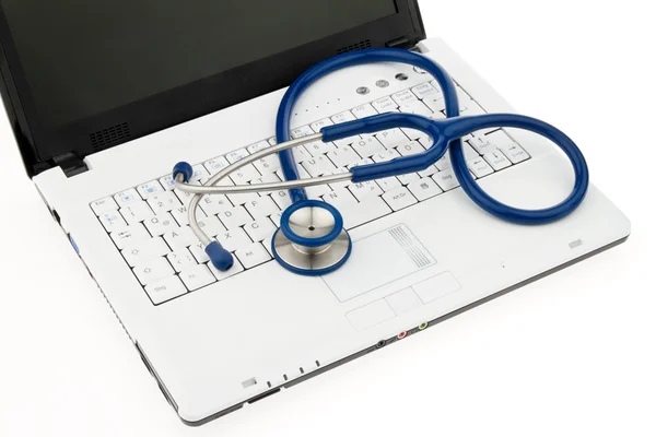 Stetoskop på laptop. — Stockfoto