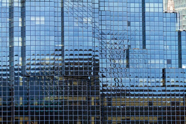 Fassade eines modernen Bürogebäudes in London — Stockfoto