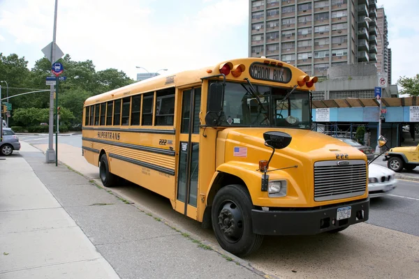 스쿨 버스 트래픽을 뉴욕의 도시에서 — 스톡 사진