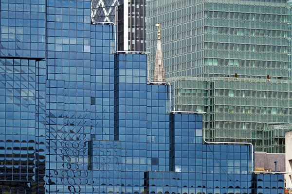 Facade of a modern office building — Stock Photo, Image