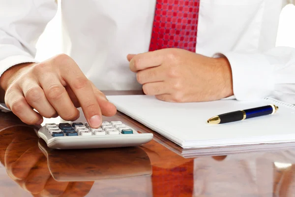 Manager with calculator — Stock Photo, Image