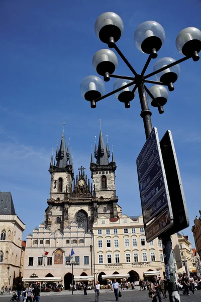 Praag, oude stadsplein, Tynkerk — Stockfoto