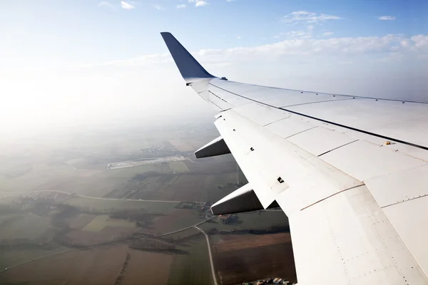 Vleugel van een luchtvaartuig — Stockfoto
