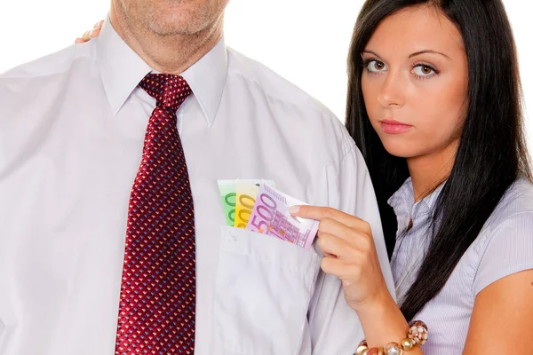 Vrouw trekt een man uit zijn zak geld — Stockfoto