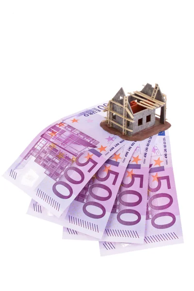 Euro banknot ve kabuk bir evin — Stok fotoğraf